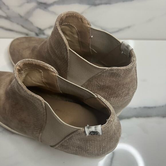 Coconuts by Matisse | Women's Tan Faux Suede Lure Wedge Sneaker Booties Sz 7.5 - Picture 5 of 8